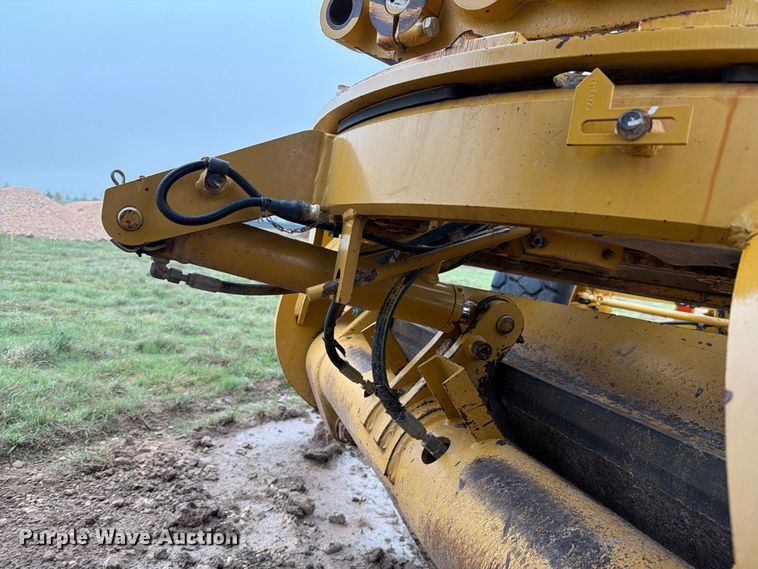 image for item FC0013 2017 Caterpillar 140M3 motor grader