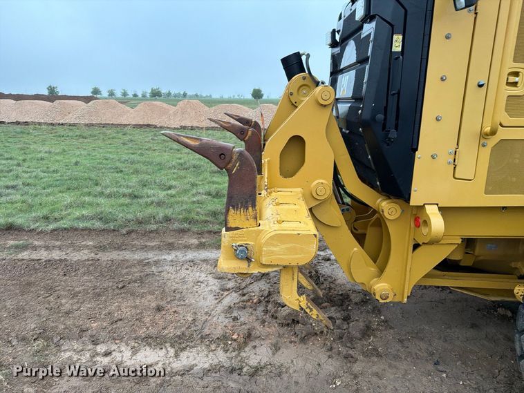 image for item FC0013 2017 Caterpillar 140M3 motor grader