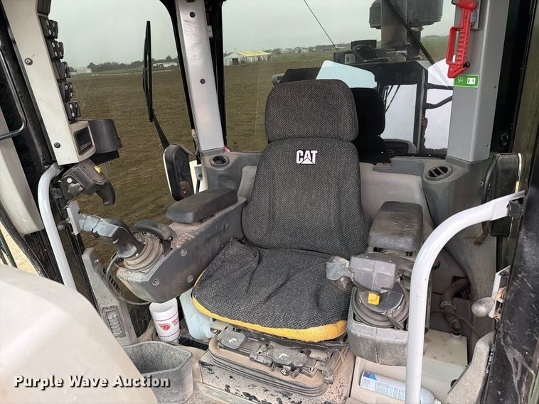 image for item FC0013 2017 Caterpillar 140M3 motor grader