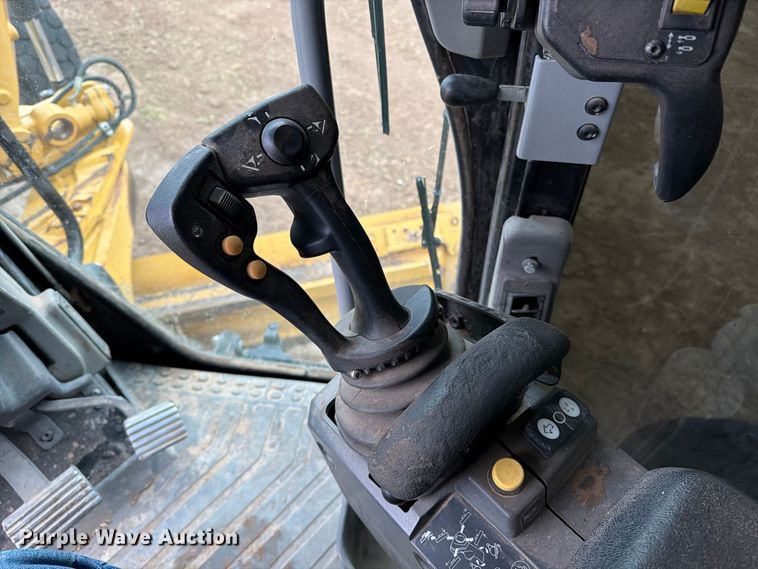 image for item FC0013 2017 Caterpillar 140M3 motor grader