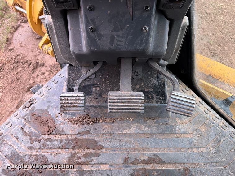 image for item FC0013 2017 Caterpillar 140M3 motor grader