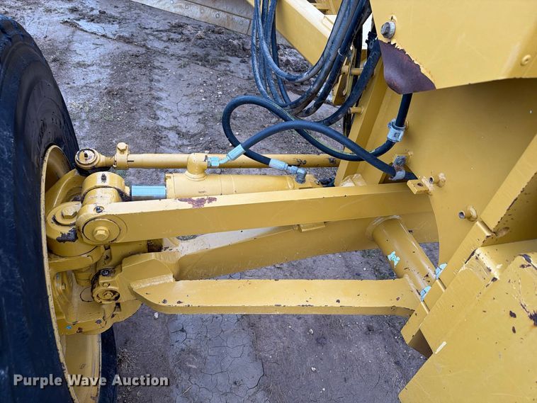 image for item FC0013 2017 Caterpillar 140M3 motor grader