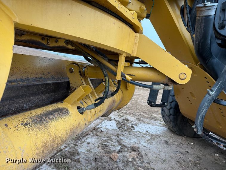 image for item FC0013 2017 Caterpillar 140M3 motor grader