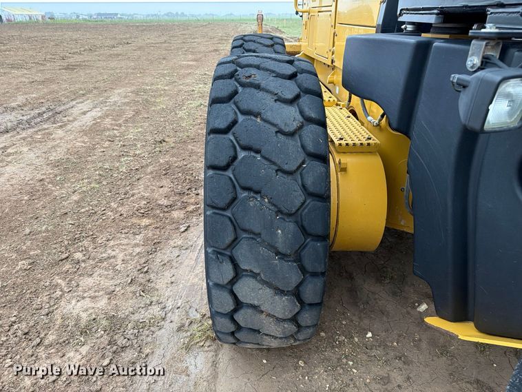 image for item FC0013 2017 Caterpillar 140M3 motor grader