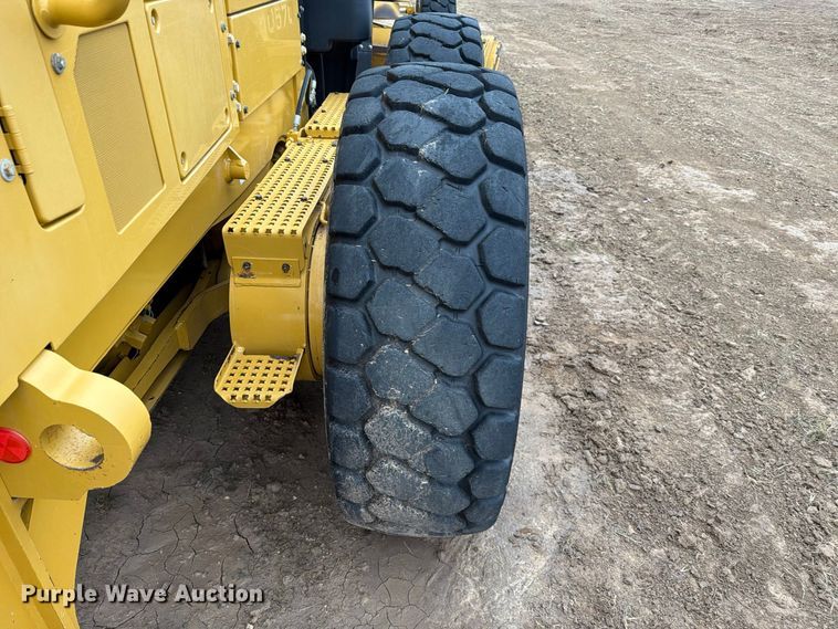 image for item FC0013 2017 Caterpillar 140M3 motor grader