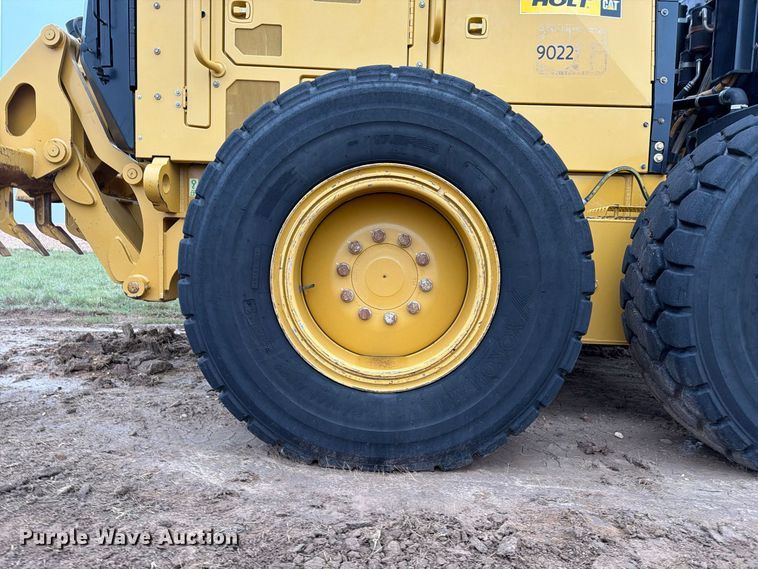 image for item FC0013 2017 Caterpillar 140M3 motor grader