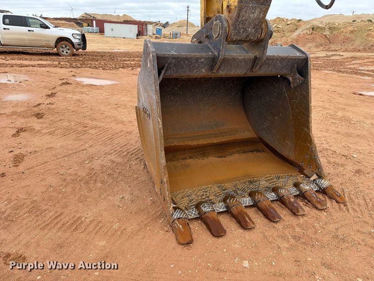 image for item FC0015 2018 Komatsu PC490LC-11 excavator