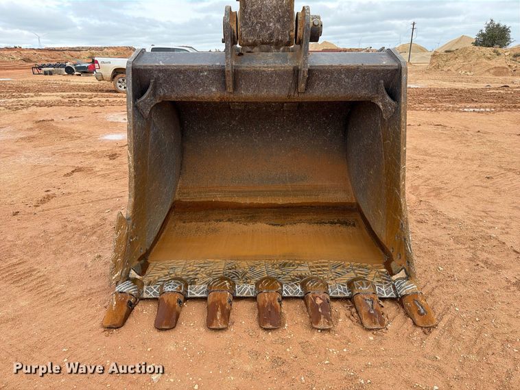 image for item FC0015 2018 Komatsu PC490LC-11 excavator