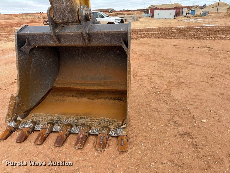 image for item FC0015 2018 Komatsu PC490LC-11 excavator