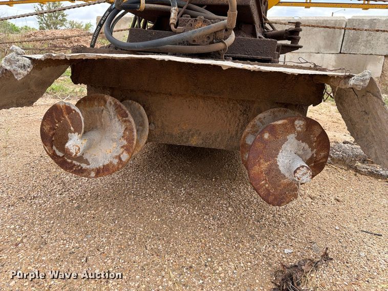 image for item FC0017 Gomaco C-650-S slipform paver