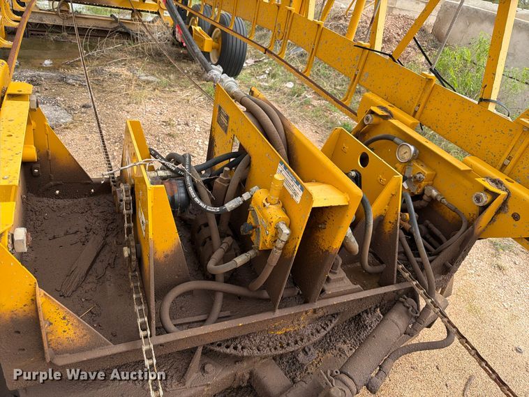 image for item FC0017 Gomaco C-650-S slipform paver