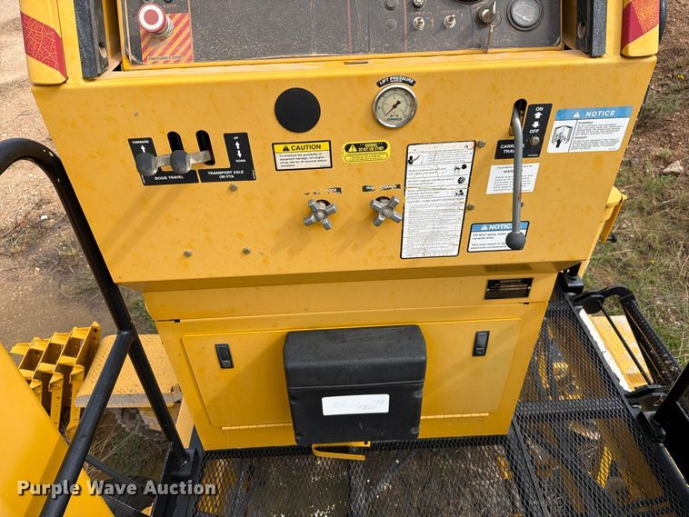 image for item FC0017 Gomaco C-650-S slipform paver