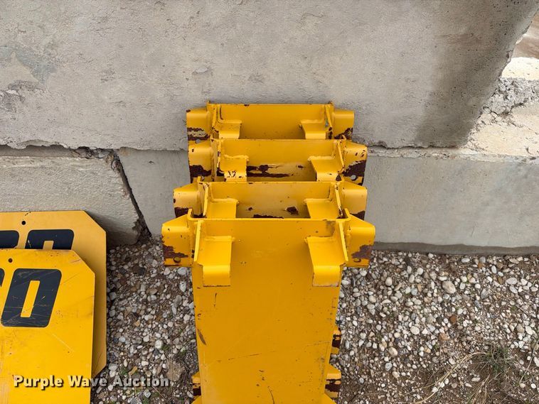 image for item FC0017 Gomaco C-650-S slipform paver