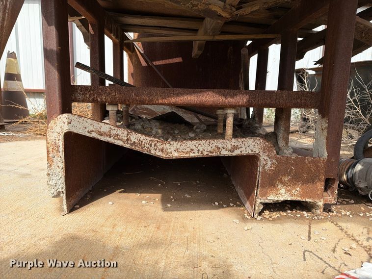 image for item FC0018 (6) concrete curb forms