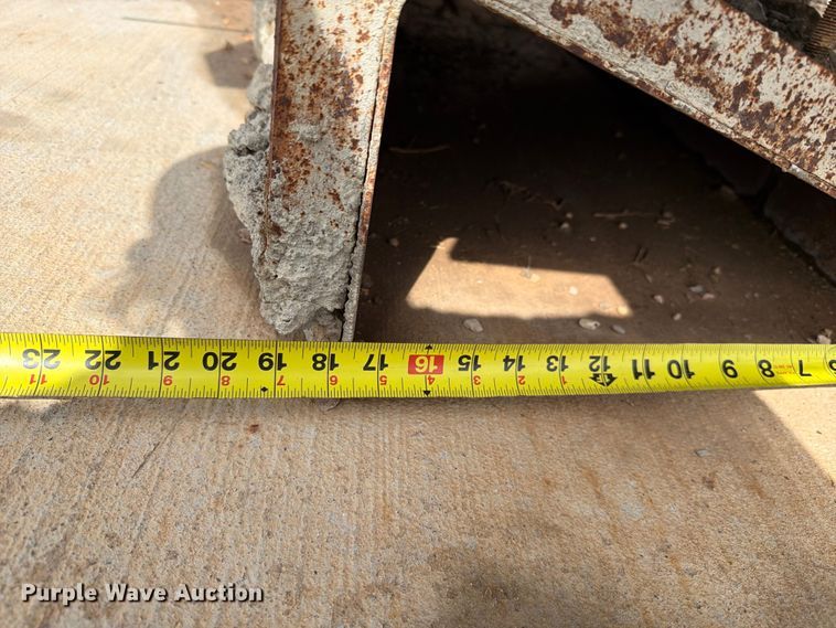 image for item FC0018 (6) concrete curb forms