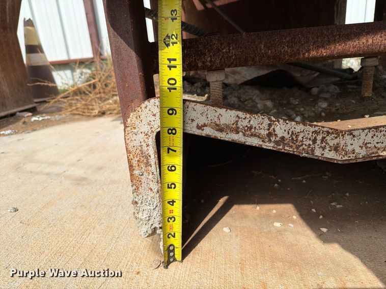 image for item FC0018 (6) concrete curb forms