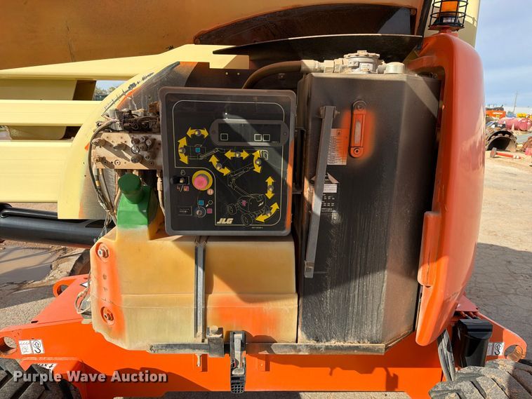 image for item FC0027 2011 JLG 450AJ boom lift