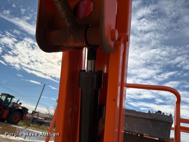 image for item FC0027 2011 JLG 450AJ boom lift