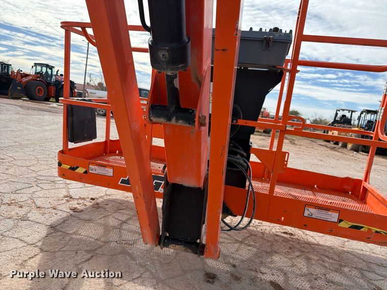 image for item FC0028 2014 JLG 660SJ boom lift