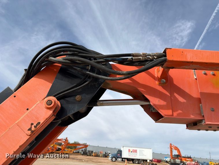 image for item FC0028 2014 JLG 660SJ boom lift