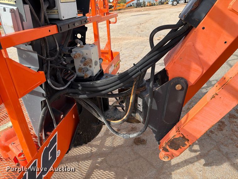 image for item FC0028 2014 JLG 660SJ boom lift