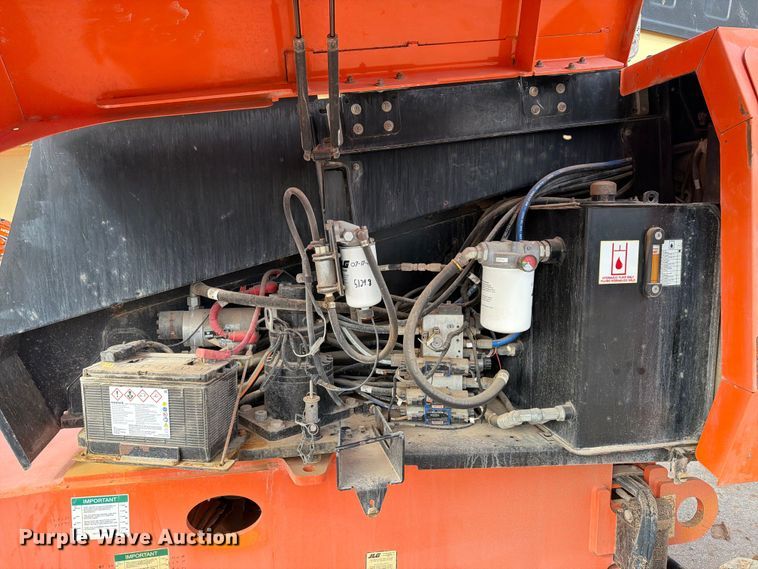 image for item FC0028 2014 JLG 660SJ boom lift