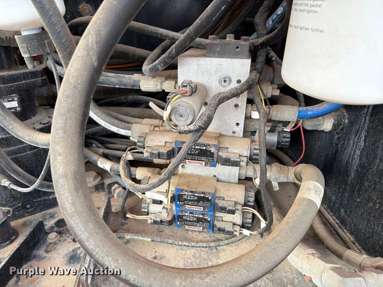 image for item FC0028 2014 JLG 660SJ boom lift