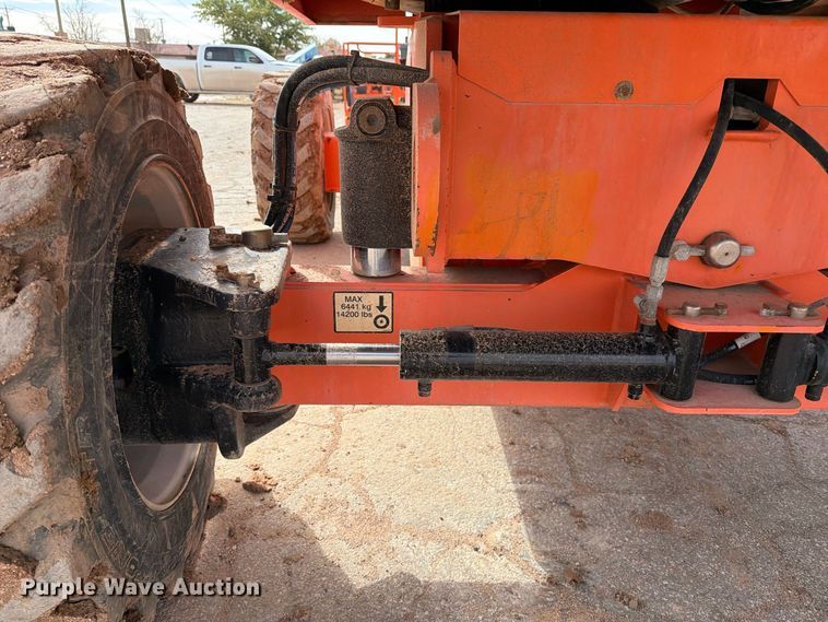 image for item FC0028 2014 JLG 660SJ boom lift