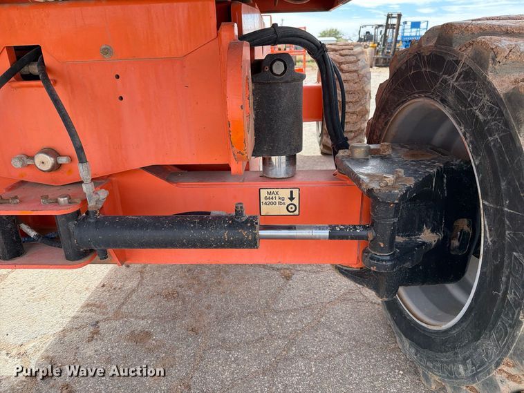 image for item FC0028 2014 JLG 660SJ boom lift