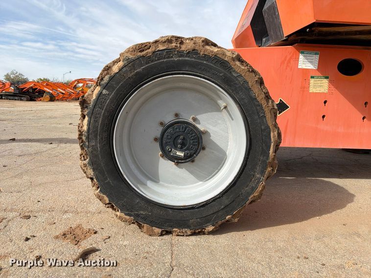 image for item FC0028 2014 JLG 660SJ boom lift