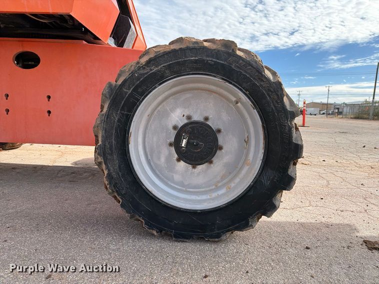 image for item FC0028 2014 JLG 660SJ boom lift