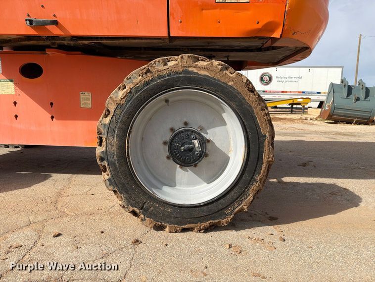 image for item FC0028 2014 JLG 660SJ boom lift