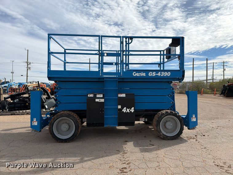 image for item FC0029 2020 Genie GS-4390 scissor lift