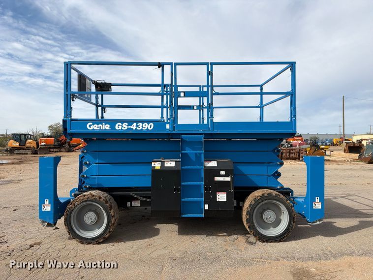 image for item FC0029 2020 Genie GS-4390 scissor lift