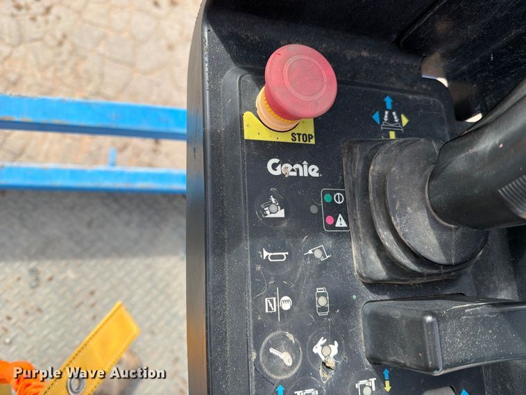 image for item FC0029 2020 Genie GS-4390 scissor lift