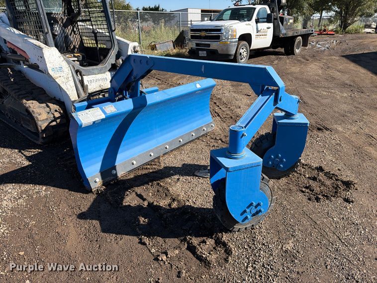 image for item FC0070 2021 Topcat SSSG72 skid steer grader