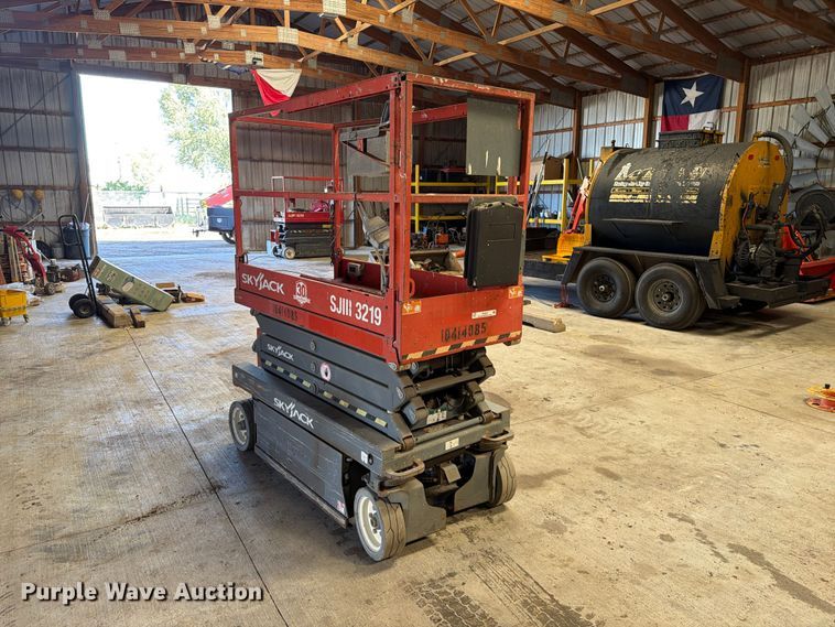 image for item FC0075 2015 Skyjack SJIII-3219 scissor lift