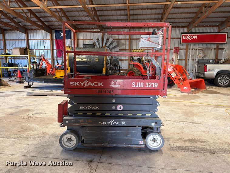 image for item FC0075 2015 Skyjack SJIII-3219 scissor lift