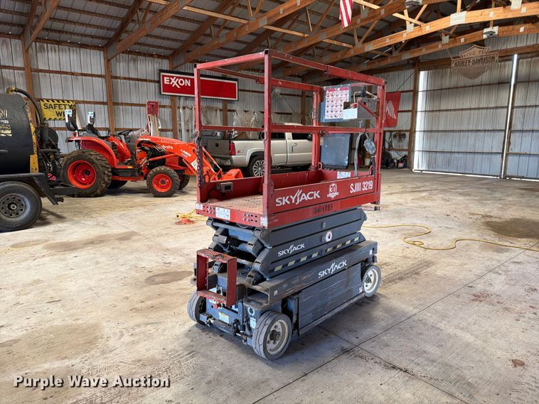 image for item FC0075 2015 Skyjack SJIII-3219 scissor lift