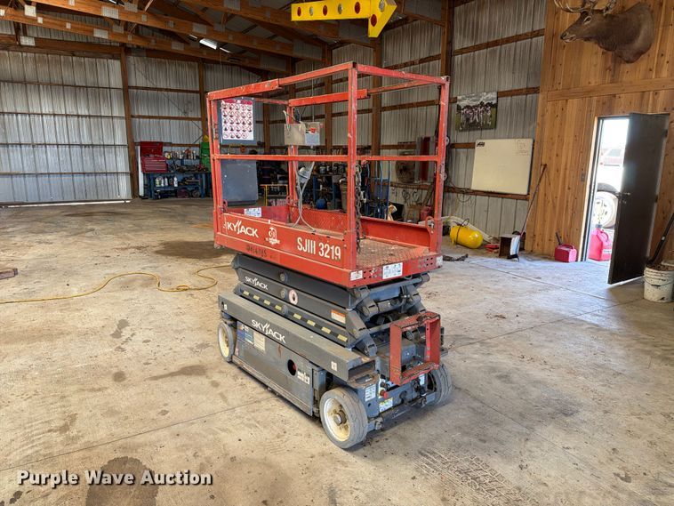 image for item FC0075 2015 Skyjack SJIII-3219 scissor lift