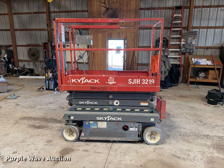 image for item FC0075 2015 Skyjack SJIII-3219 scissor lift