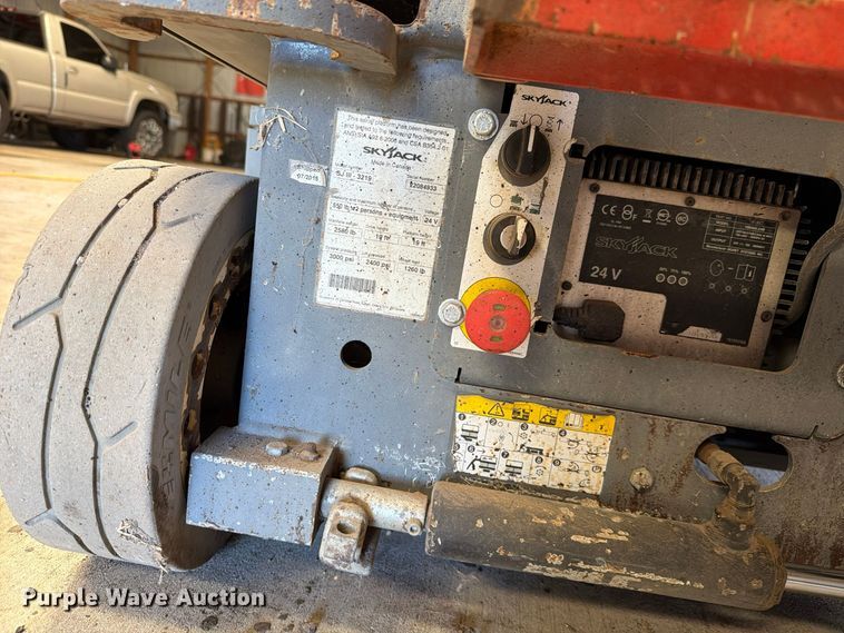 image for item FC0075 2015 Skyjack SJIII-3219 scissor lift