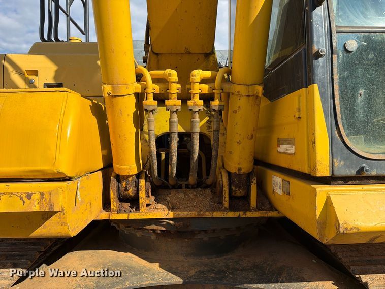 image for item FC3428 2019 Komatsu PC210LC-11 excavator
