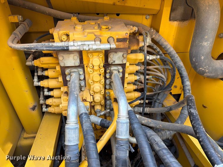 image for item FC3428 2019 Komatsu PC210LC-11 excavator