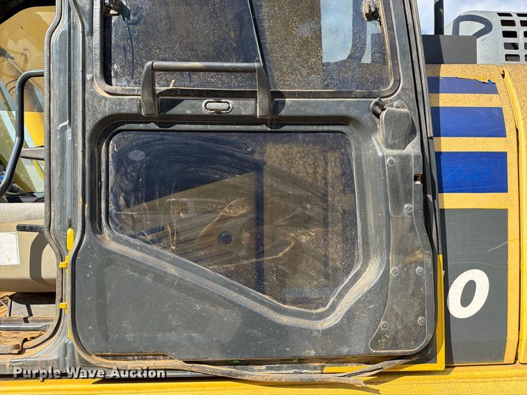 image for item FC3428 2019 Komatsu PC210LC-11 excavator