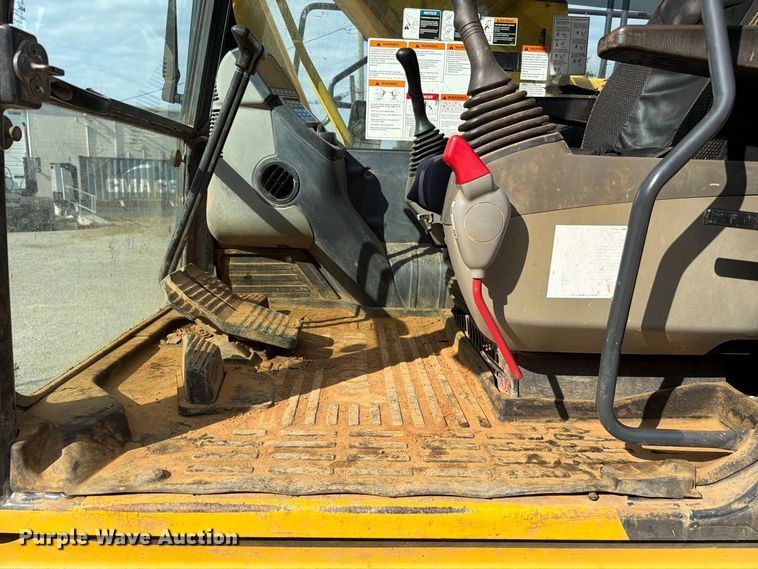 image for item FC3428 2019 Komatsu PC210LC-11 excavator