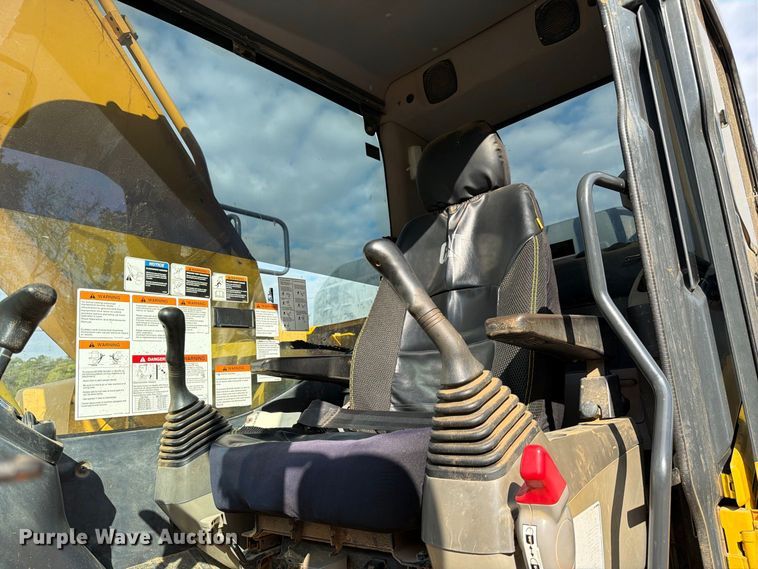 image for item FC3428 2019 Komatsu PC210LC-11 excavator