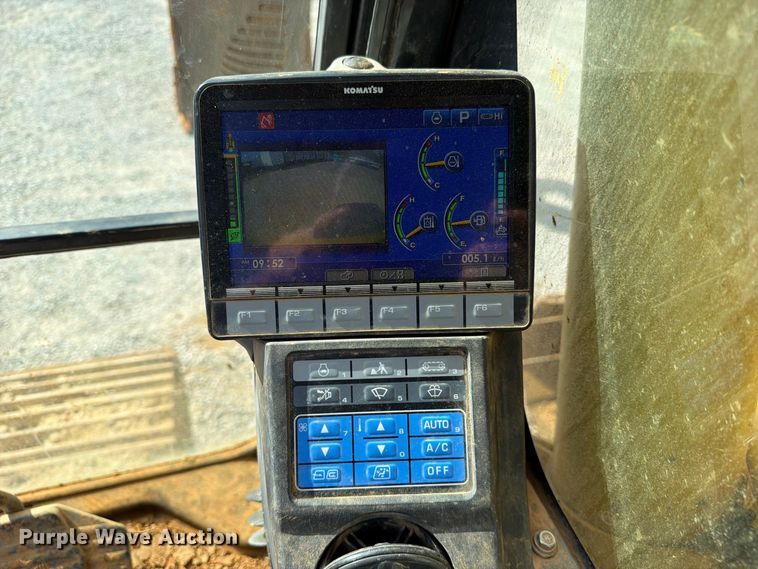 image for item FC3428 2019 Komatsu PC210LC-11 excavator