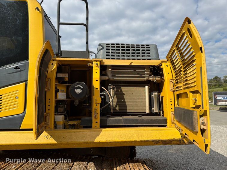 image for item FC3428 2019 Komatsu PC210LC-11 excavator