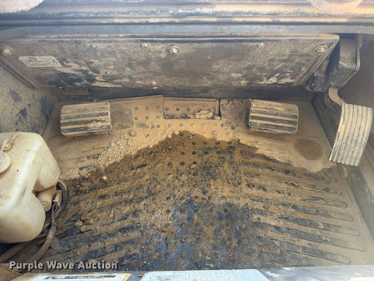 image for item FC3429 2019 Takeuchi TL8 tracked skid steer loader